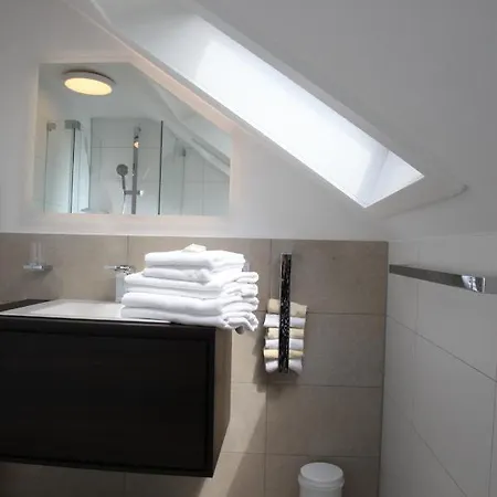 Moderne 2 In In Hervorragender Lage Und Infrastruktur